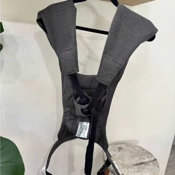 Ergobaby embrace Carrier - Picture 3 of 3